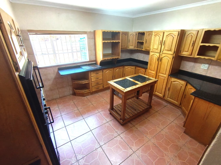 5 Bedroom Property for Sale in Safari Gardens North West